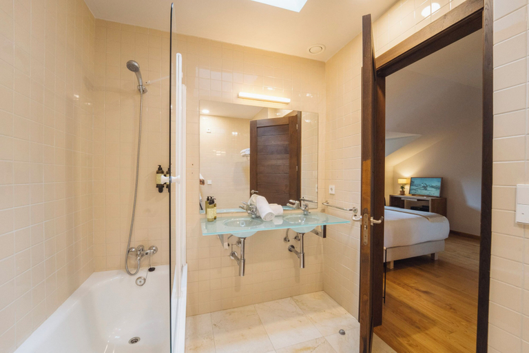 Bathroom, Hotel Palacio de Arriba, Asturias
