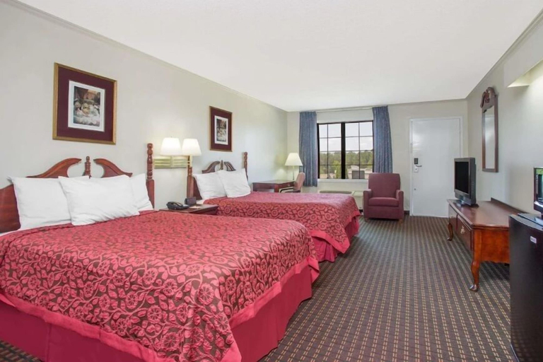 Bedroom 3, A Red Dot Inn Milledgeville, Baldwin