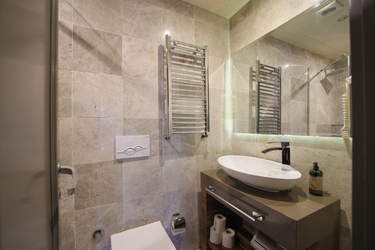 Bathroom 5, Taksim Premium Hotel, Beyoğlu