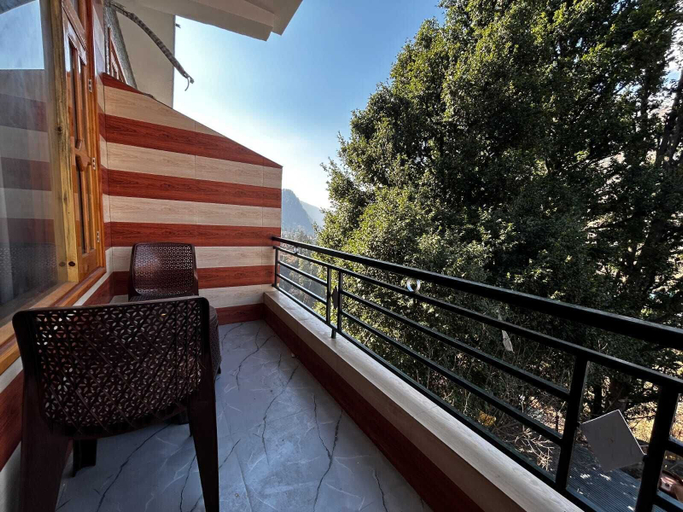 Property grounds, Hotel Star In Kalga, Kullu