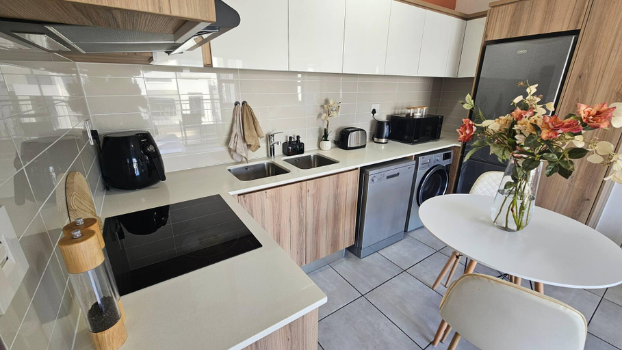 Kitchen 3, Luxury Apartment in Somerset West, City of Cape Town