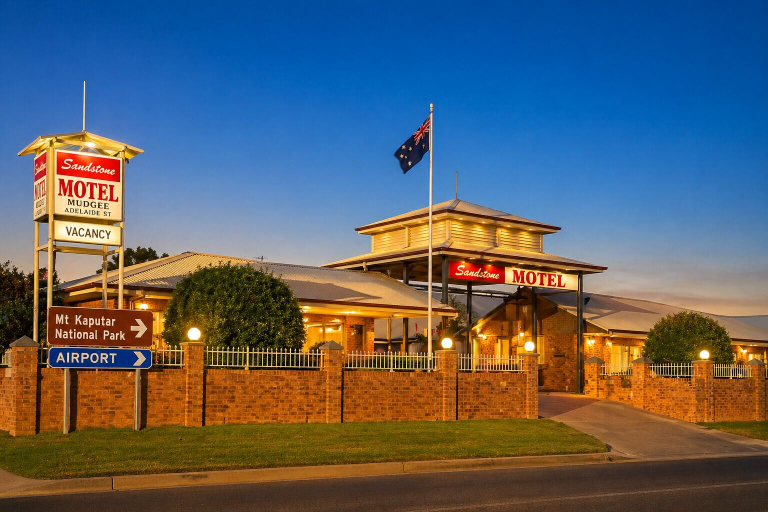 Exterior, Southern Cross Motor Inn, Narrabri