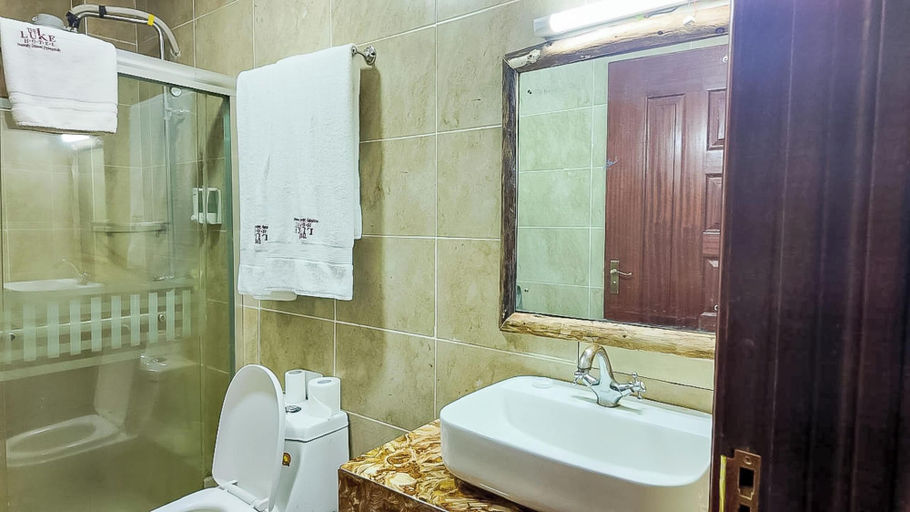 Bathroom 5, The Luke Hotel, Kasarani