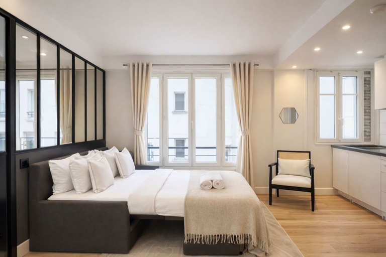 Bedroom 3, 1628 Matignon, Paris