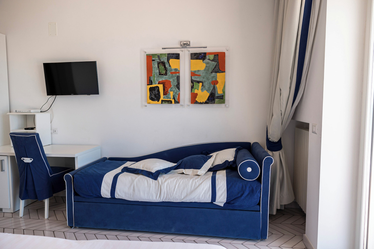 Bedroom 3, Hotel Bristol, Salerno