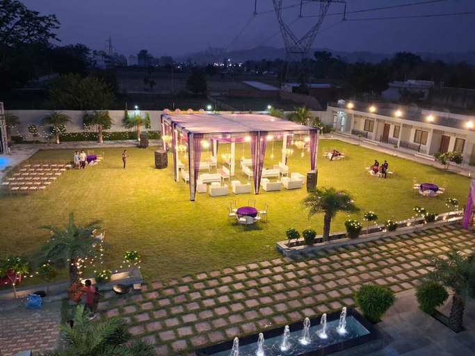 Outdoor dining 3, THE FORESTAA RESORT, Hardwar