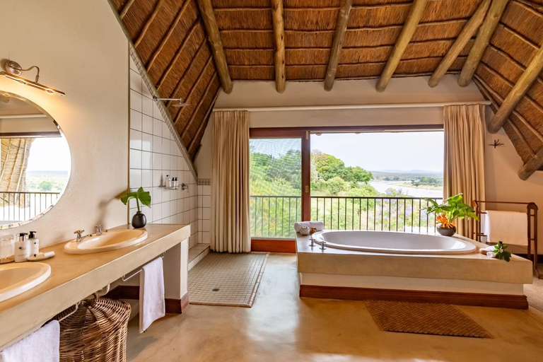 Bathroom 4, Buhala Lodge, Ehlanzeni
