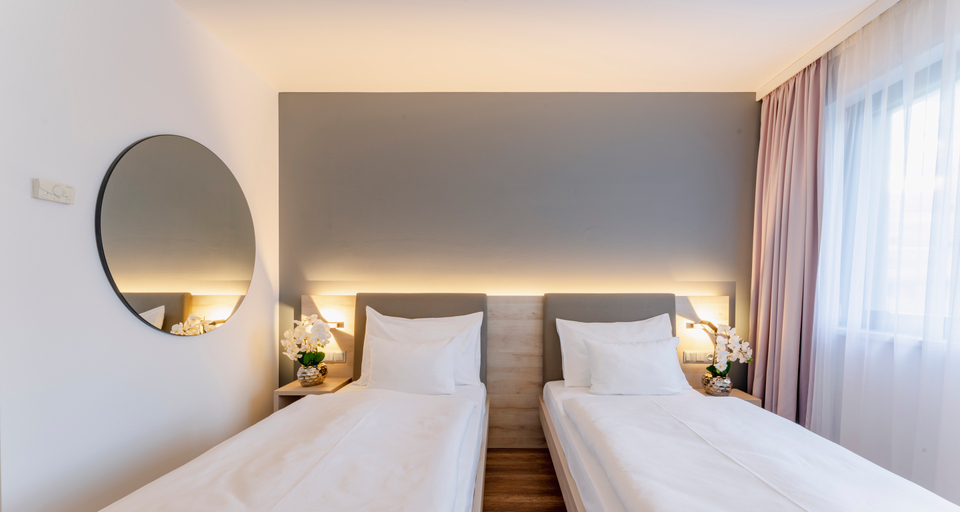 Bedroom 2, PLAZA INN Wien Gasometer, Wien