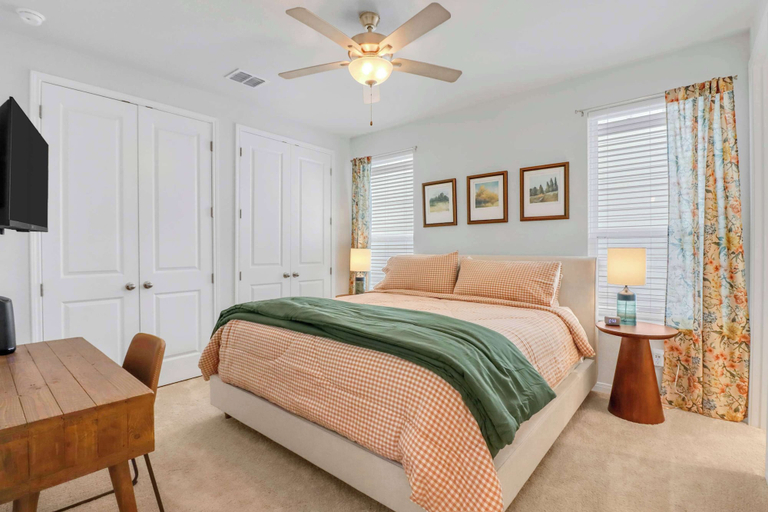 Room 4, Spring Haus Near Downtown, Comal