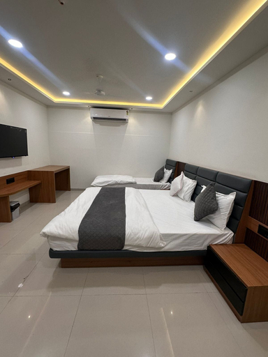 Room 2, Hotel Peacock, Anand