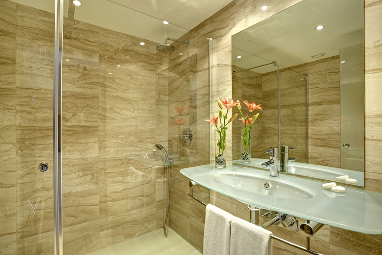 Bathroom, Grupotel Mar de Menorca, Baleares