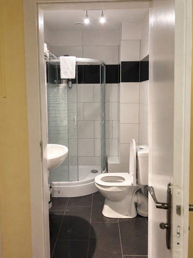 Bathroom 5, Hotel Stadion Stadt, Hamburg