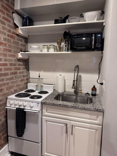 Kitchen 4, Jungle House Studio Suites – Short North & Convention Center, Franklin