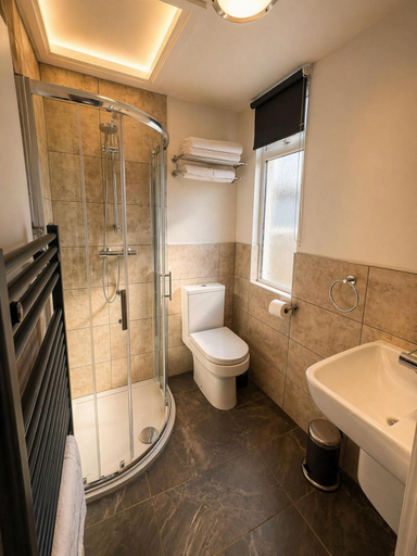 Bathroom 3, The Lyncroft, Cornwall