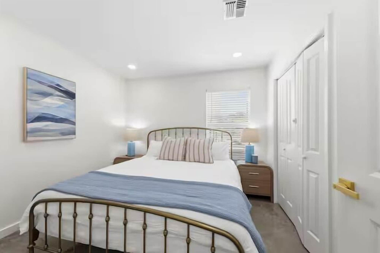 Room 5, Rampart Inn, Lafayette