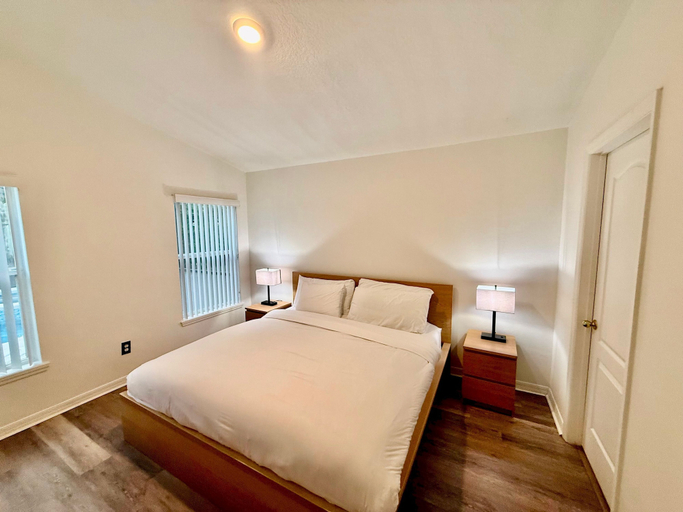 Room 2, Grand Premium 5BR Pool Home Near Disney Parks, Polk