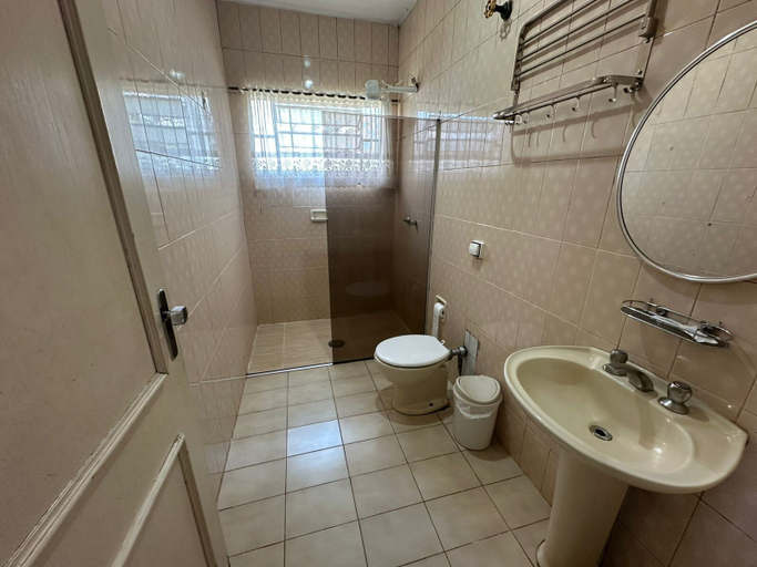 Bathroom 5, Johnnys Motel-Hotel, Jacarezinho