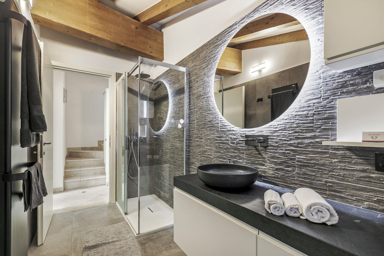 Bathroom 5, Riva's Rooftop Retreat, Trento
