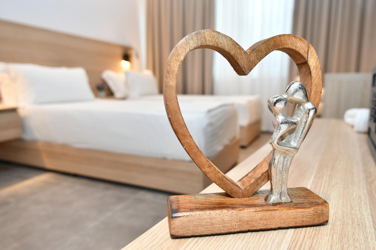 4, Hotel Giulia, Tiranës