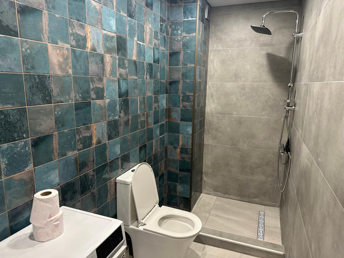 Bathroom 2, cozy apartment, Tbilisi