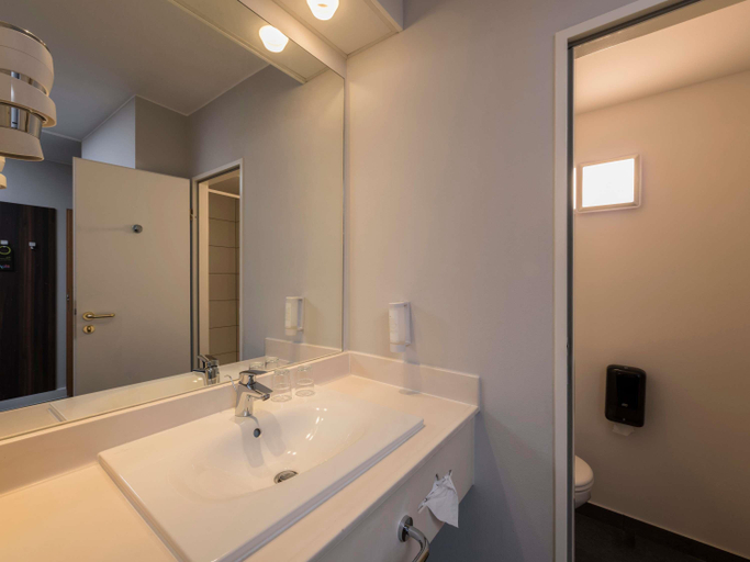 Bathroom 4, ibis Styles Cologne Airport Troisdorf, Rhein-Sieg-Kreis