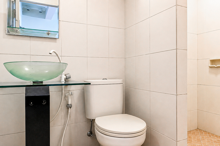 Bathroom 4, RedDoorz @ Cimahi Rancho Topaz, Cimahi