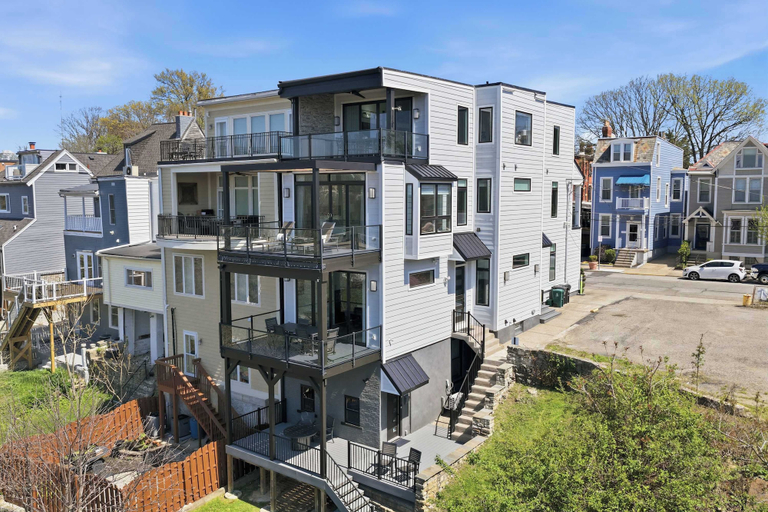 Exterior & Views
