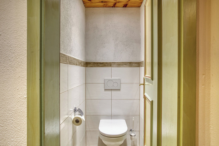 Bathroom 3, Hotel Alpenstolz, Innsbruck Land