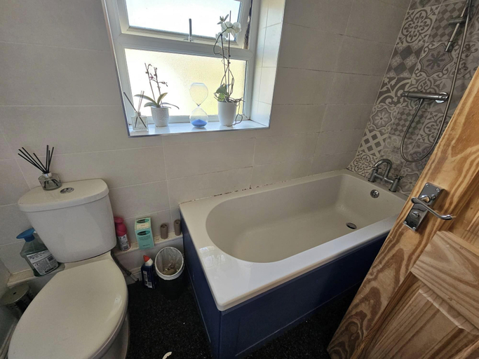 Bathroom 2, Tranquil Hope Valley Retreat With 3 Bedrooms, Derbyshire