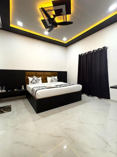 Room 5, hotel pearl nest palace, Agra