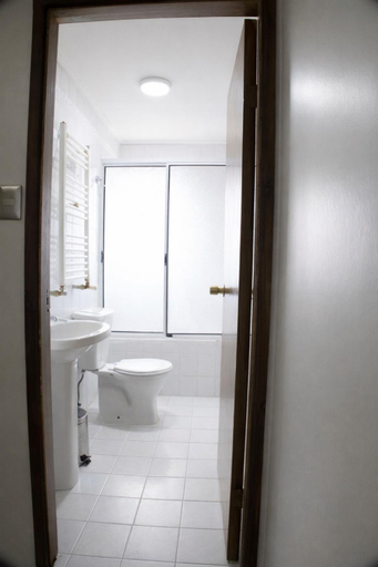 Bathroom 2, Haiken Hostal, Magallanes