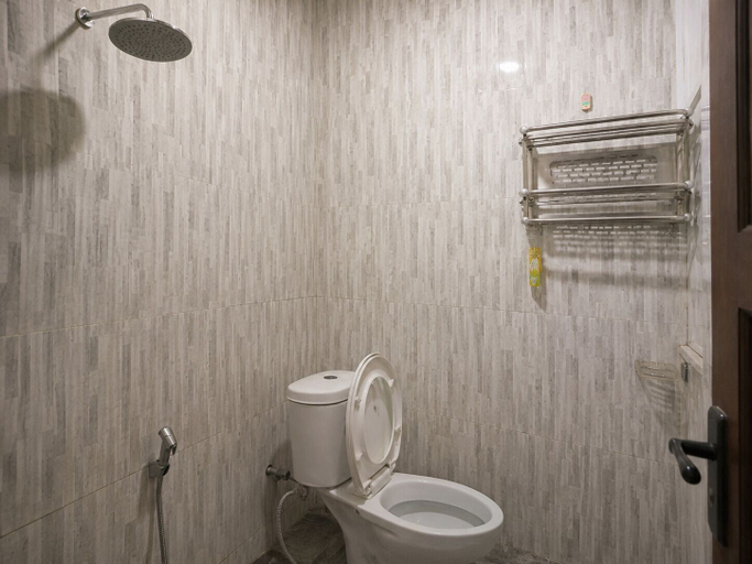 Bathroom, Puri Kawan Guesthouse, Denpasar