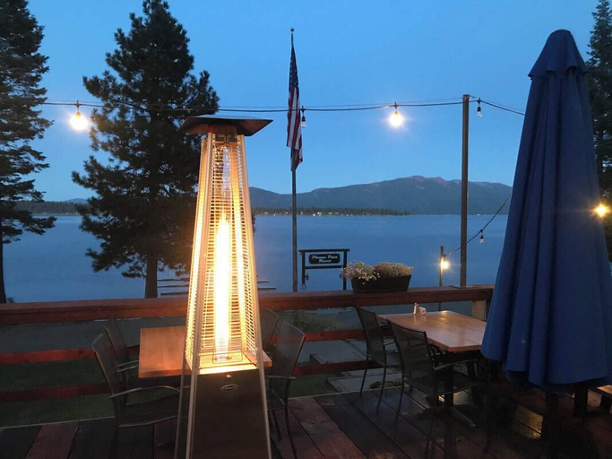 Outdoor dining, Plumas Pines Resort, Plumas