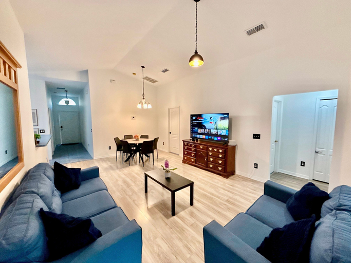 Room 5, Grand Premium 5BR Pool Home Near Disney Parks, Polk