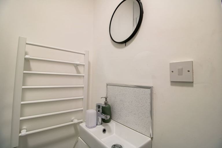 Bathroom, 1BR Urban Retreat in Central Sunderland, Sunderland