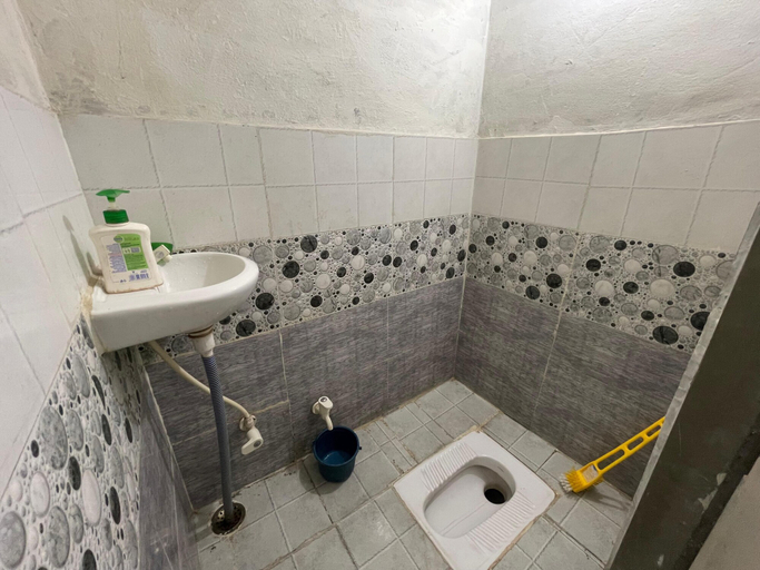 Bathroom 5, Arya Sadan Homestay, Mathura
