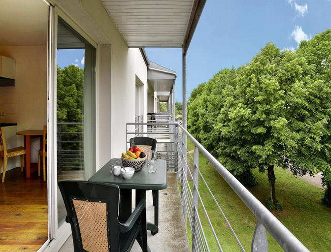 Balcony 3, Spacious Stay for 6 in La Rochelle, Charente-Maritime