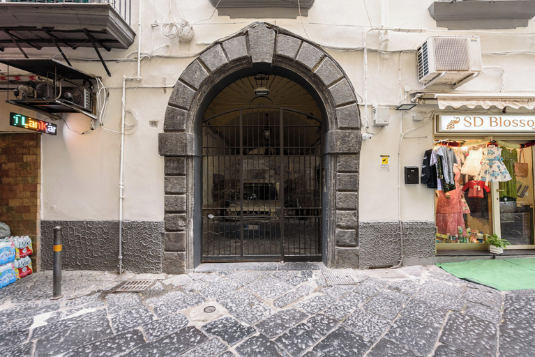 Exterior & Views, Via Avvocata 25, Napoli