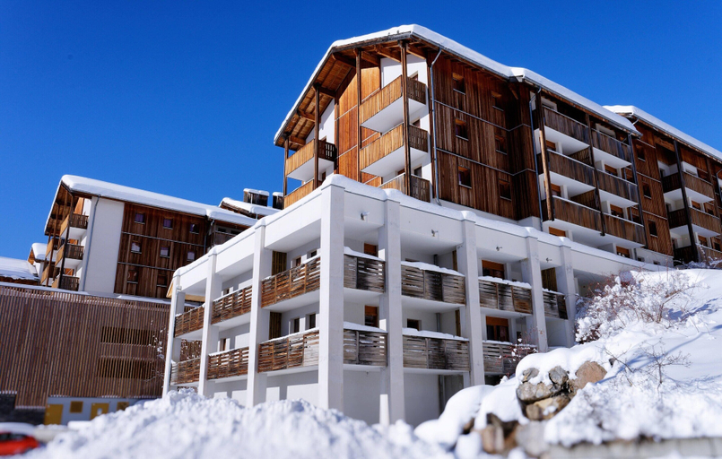 Exterior 4, 3-bedroom Mountain Base for 10, Hautes-Alpes