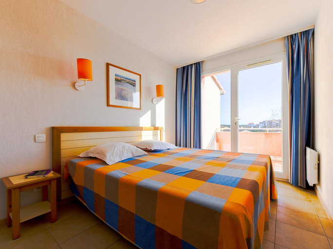 Room 5, Apartment in Le Barcares With Pool, Pyrénées-Orientales
