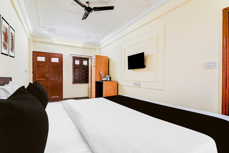 Room 2, Classic With Balcony Lenin Sarani, Kolkata
