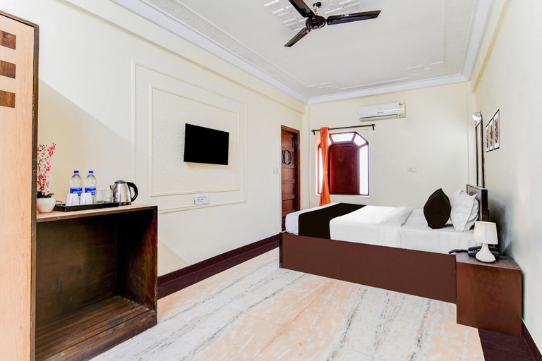 Room 5, Classic With Balcony Lenin Sarani, Kolkata