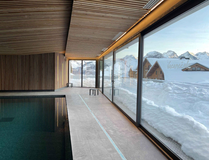 Pool 5, Alpine Superior Apartment near Slopes, Isère