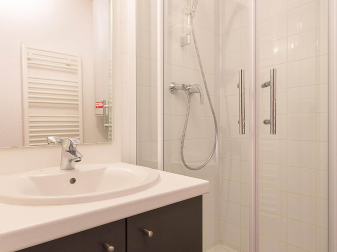 Bathroom 3, Les Deux Alpes Residence for 2, Isère