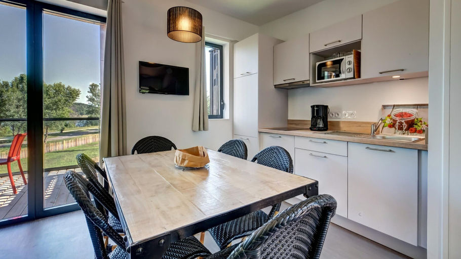 Private kitchen, Nature-focused 4-guest Apartment, Savoie