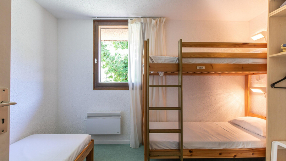 Room 3, Spacious Alpine Triplex With Terrace, Alpes-Maritimes