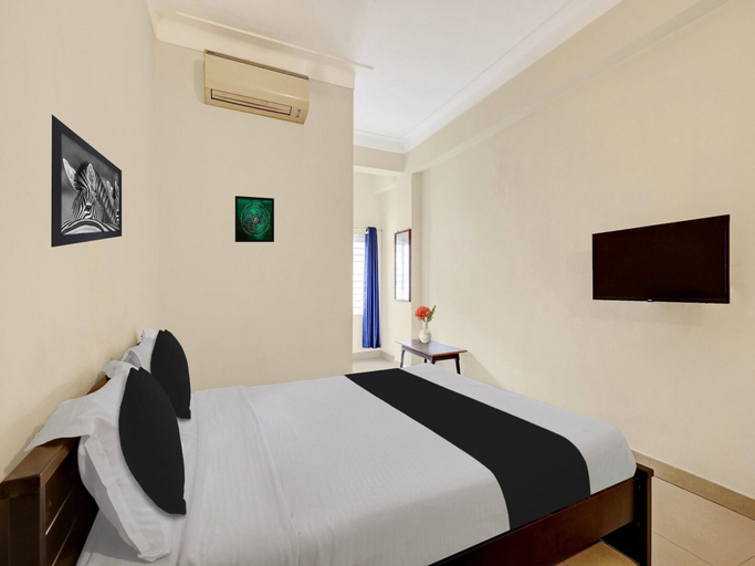 Room 2, Super OYO Collection O Jagadamba Junction Near Beach Road, Visakhapatnam