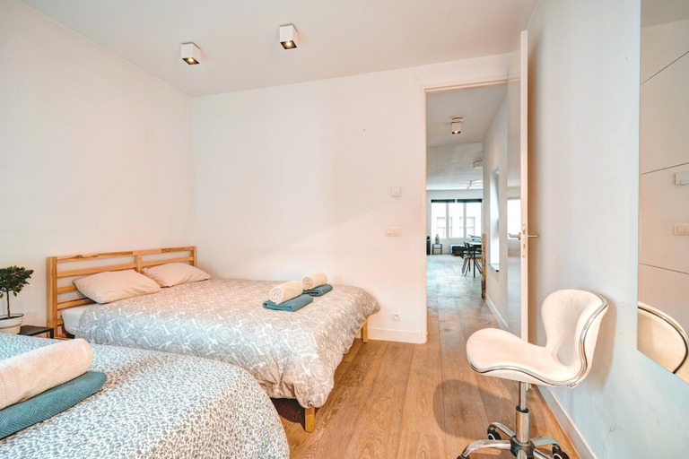 Room 3, 9-persons Apartment in Antwerp, Antwerpen