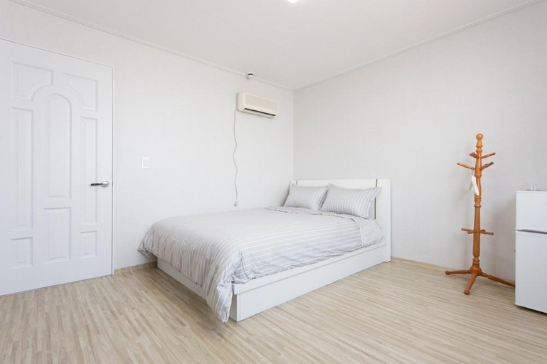Bedroom 2, Youngheungdo B-geup House Chaeha, Ongjin