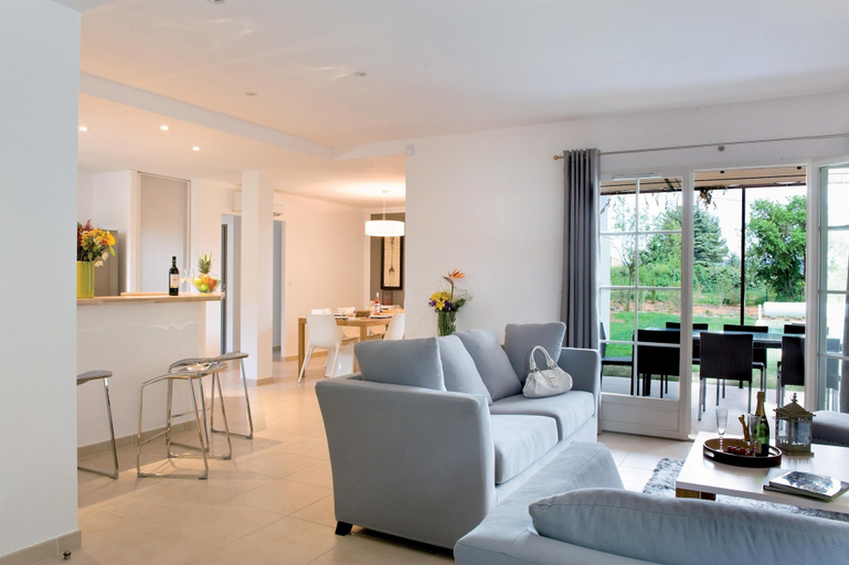 Living room 5, Gorgeous Villa for 8 People With Pool, Vaucluse